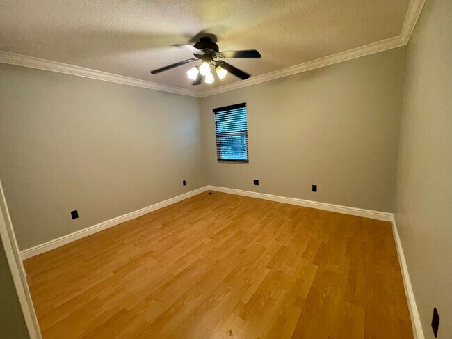 Building Photo - Updated 3 Bed 2.5 Bath Townhouse - SoHo / Hyde Park Area