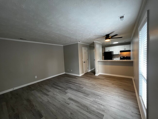 Building Photo - 5850-H Century Oaks Drive (No Pets)