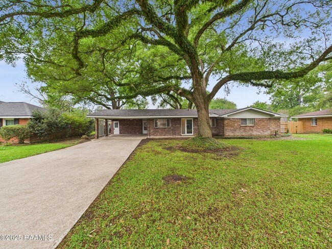 Building Photo - 216 Brentwood Blvd