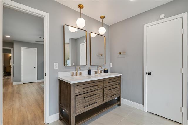 Building Photo - 2833 Meadowbrook Dr