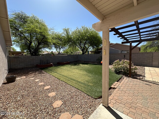 Building Photo - 8673 S Desert Dove Dr