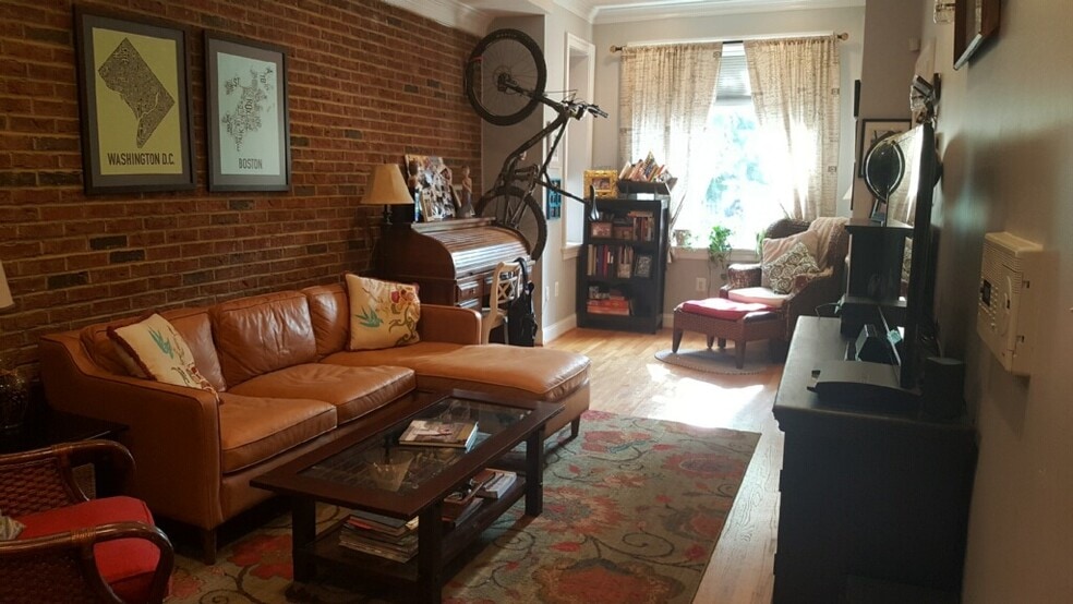 Building Photo - 1626 5th St NW