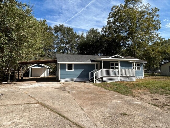 Building Photo - 21057 Live Oak St