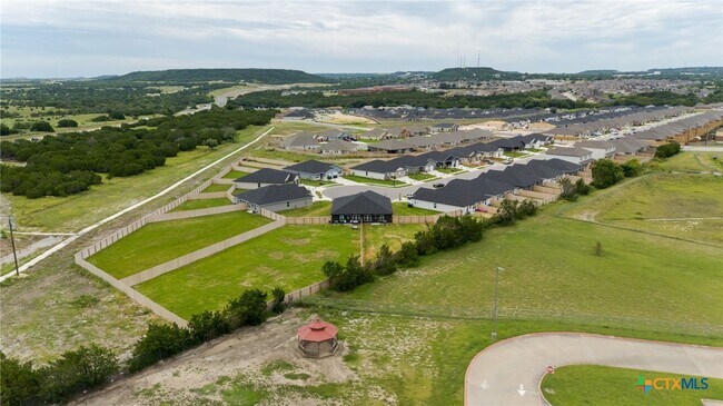 Building Photo - 1106 Lindsey Dr
