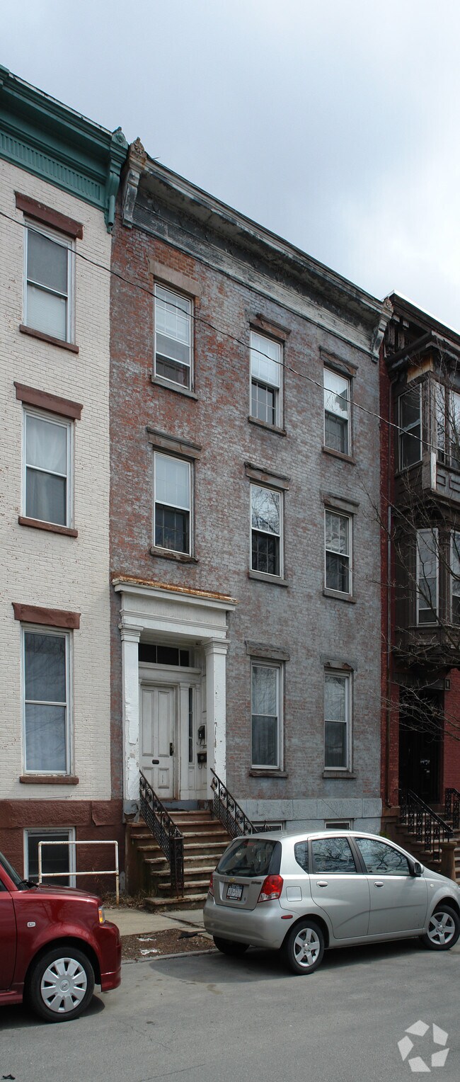 Building Photo - 120 1st St