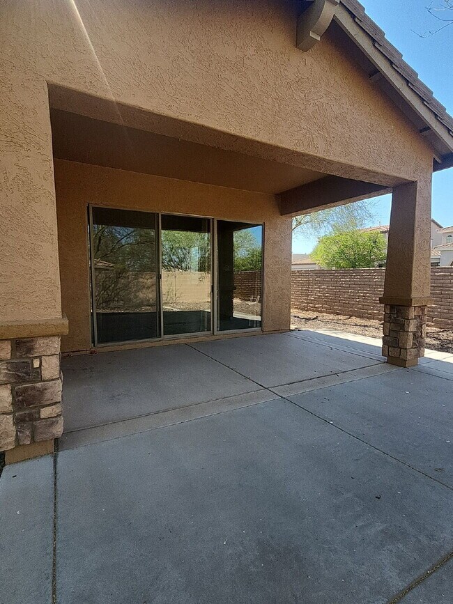 Building Photo - "Charming 3-Bed with 2 Full Baths and 2,162 Sq Ft of Comfort in Vistancia Village Peoria, AZ!"