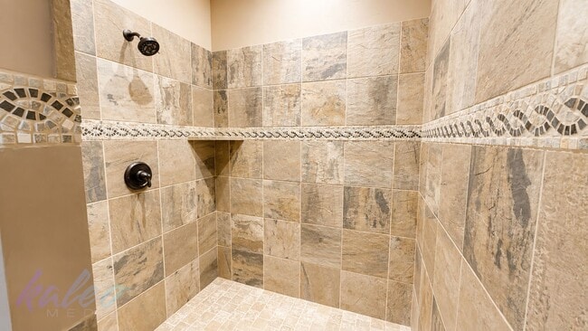 Building Photo - 3278 S Retreat Dr