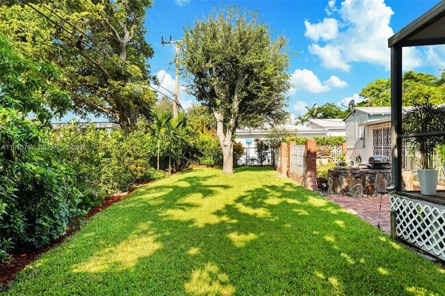 Building Photo - 430 NE 52nd Terrace