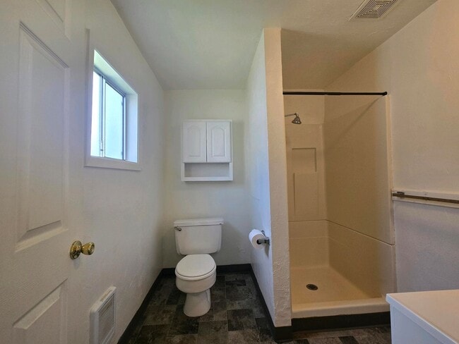 Building Photo - Cozy 2 Bed, 2 Bath Home with Parking Spaces and a Fenced Backyard!