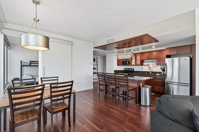 Building Photo - Gorgeous "Reflections" Condo w/ Panoramic Views, Light Rail Station, walk to Mall of America!