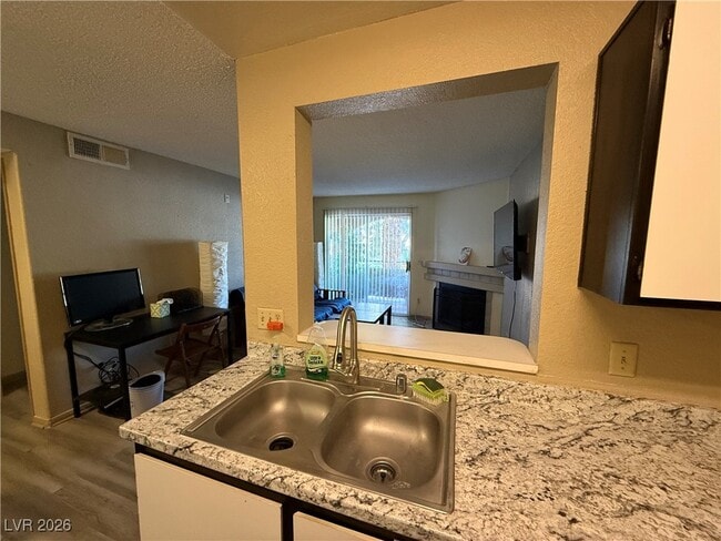 Building Photo - 240 Mission Catalina Ln