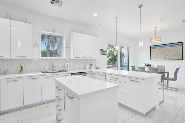 Building Photo - North Ocean Boulevard, Pompano Beach, FL 33062 - 4 BR 3.5 BA townhouse