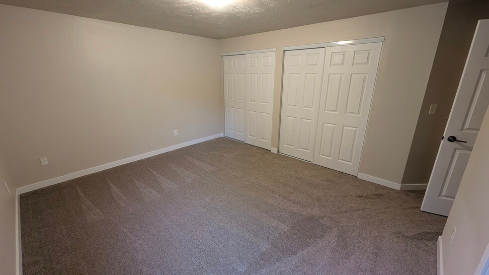 Two 5-foot closets - 12817 4th Dr SE
