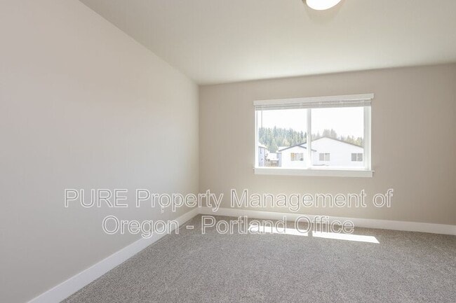 Building Photo - 512 NE Trillium Dr