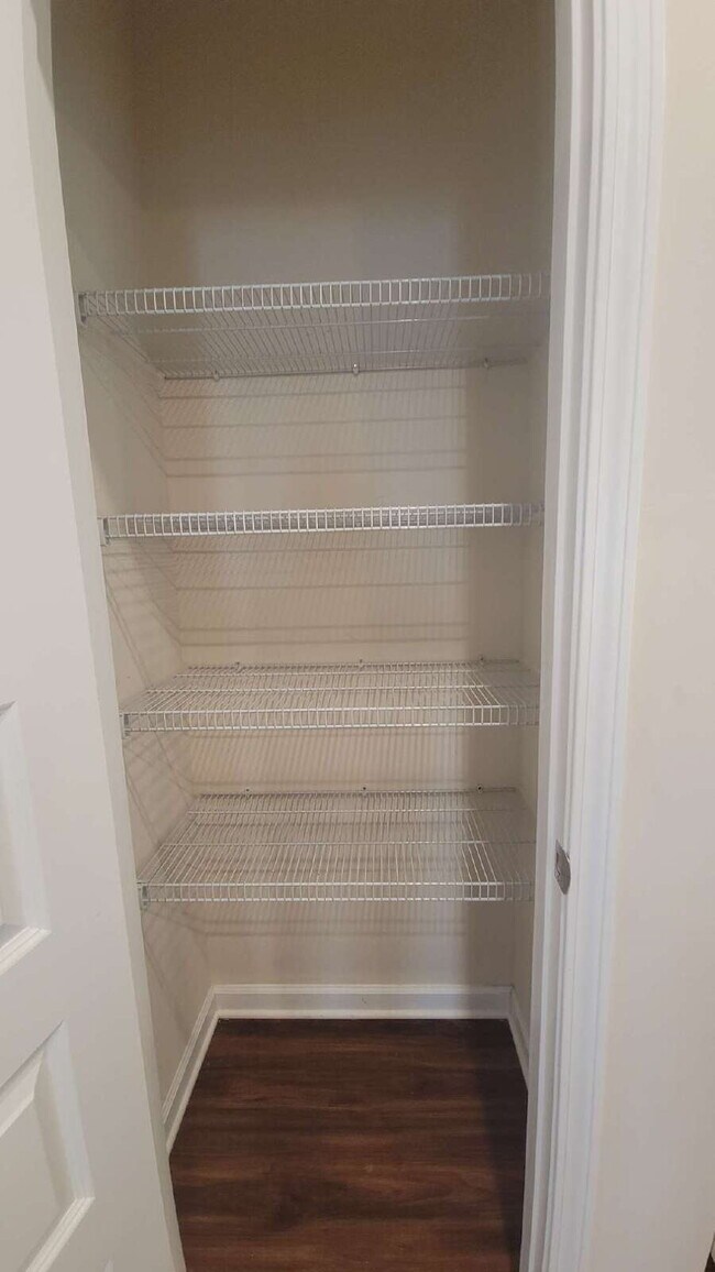 Building Photo - "Charming 3-Bed Oasis with Granite Elegance in Harvest – 1,501 Sq Ft of Comfort!"