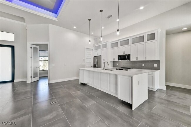 Building Photo - 2602 SW 27th St