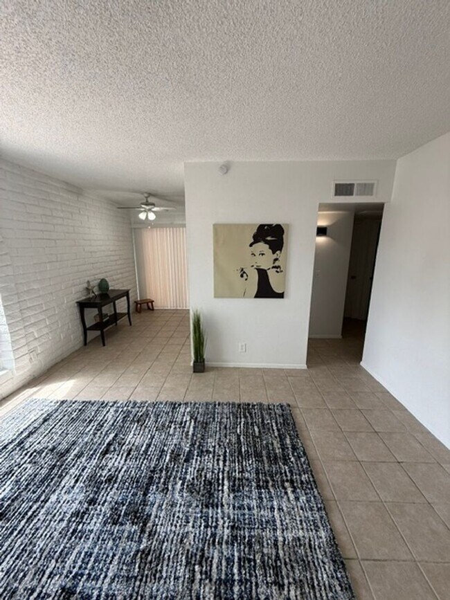 Building Photo - Great Location! 1 Bed 1 Bath Mesa Apartment