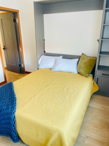 Building Photo - 231 NE Hancock St