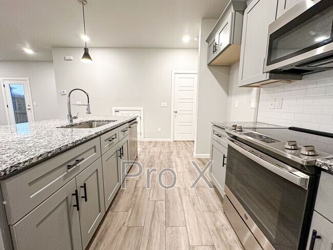 Building Photo - 1733 W Whitney Ln
