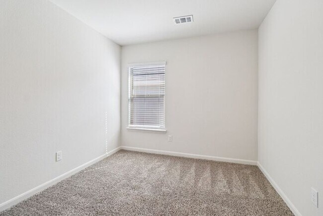 Building Photo - 708 Trinity Trl