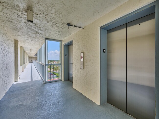 Building Photo - 10600 S Ocean Dr