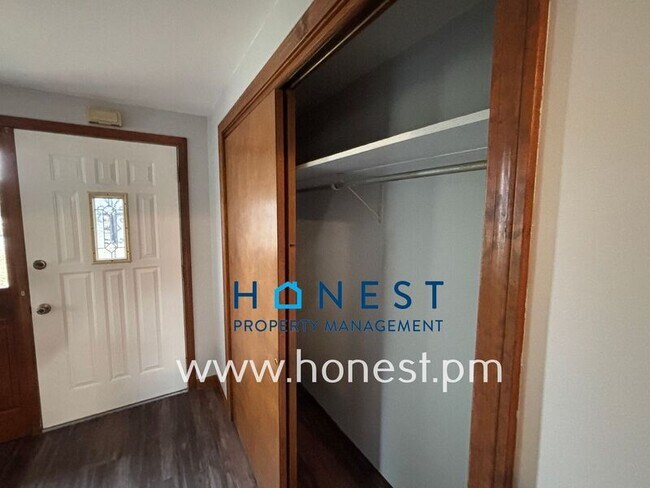 Building Photo - 273 Pond Rd