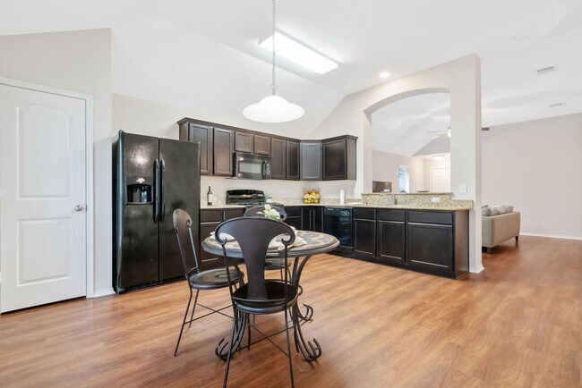 Building Photo - 967 Oak Terrace Dr