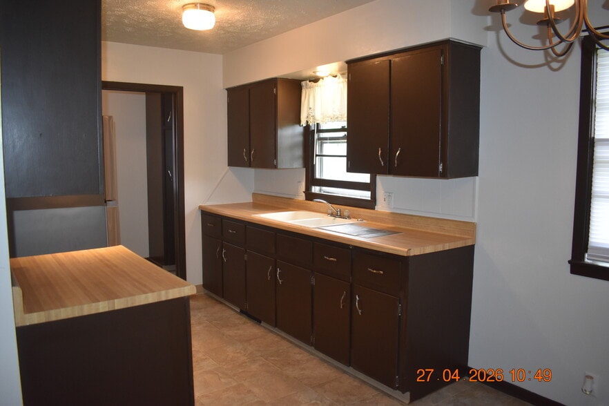 Building Photo - 4616 Grand Ave