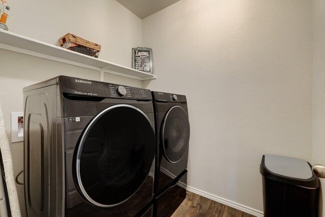 Building Photo - 5808 Ronee Leah Dr