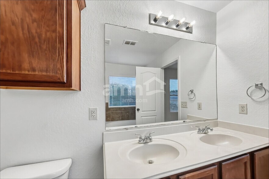 Building Photo - 431 Tequila Ranch