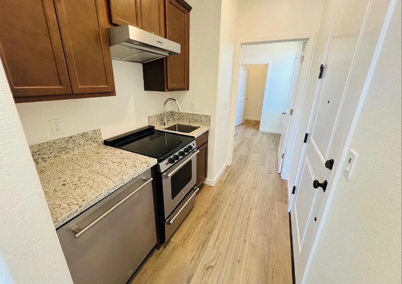 Primary Photo - 2253 Monferrato St