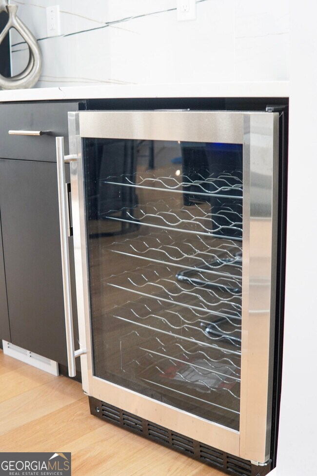 Building Photo - 68 Boulevard SE