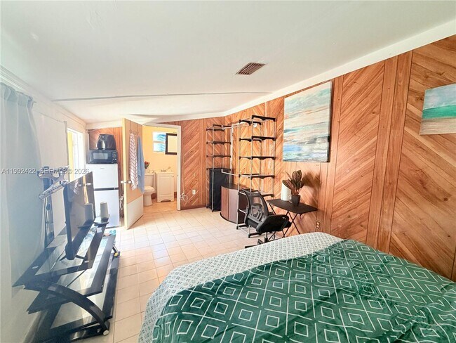 Building Photo - 19631 NE 12th Ct