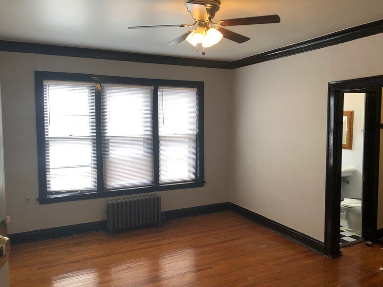 Building Photo - 4588 N Elston Ave