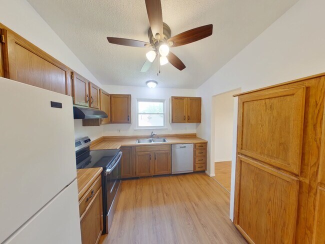 Building Photo - 4027 Danbury St