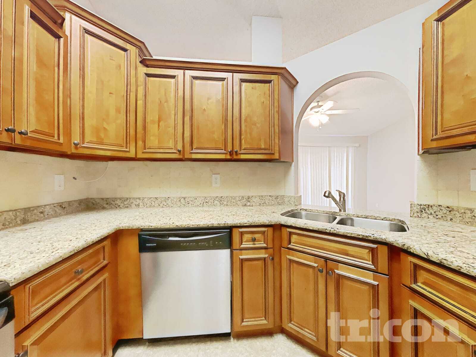 Building Photo - 1009 Jamaica Way