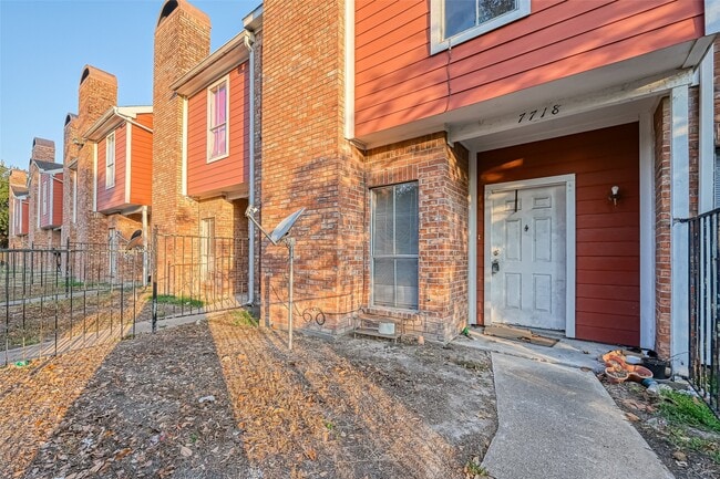 Building Photo - 7726 W Gulf Bank Rd