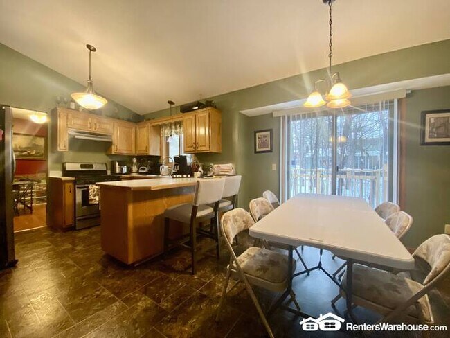 Building Photo - Unique 5BR/4BA 5 Level Home Available 11/4!