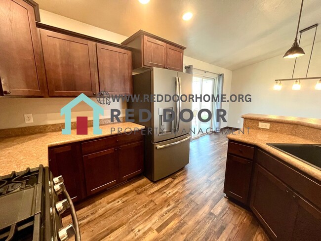 Building Photo - Modern Country Living Just Minutes from Town!