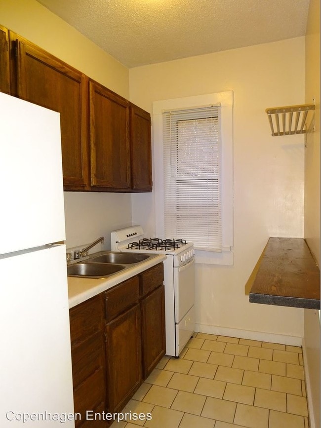 Building Photo - 26 Oak Grove St