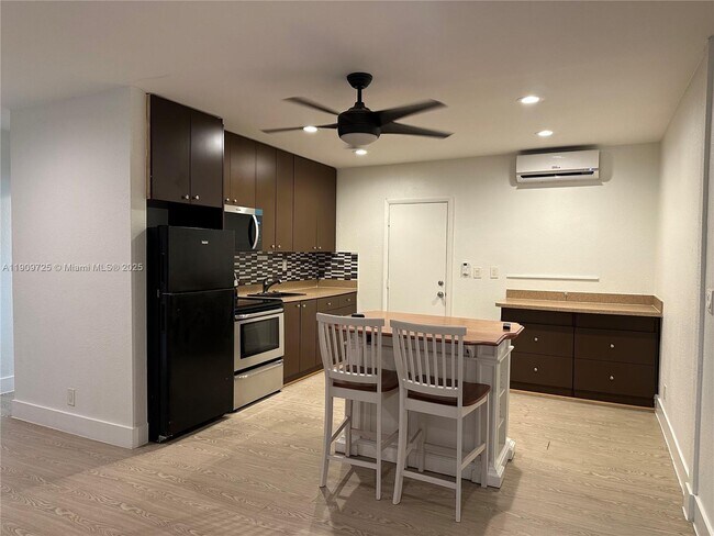 Building Photo - 108 NW 2nd Ave