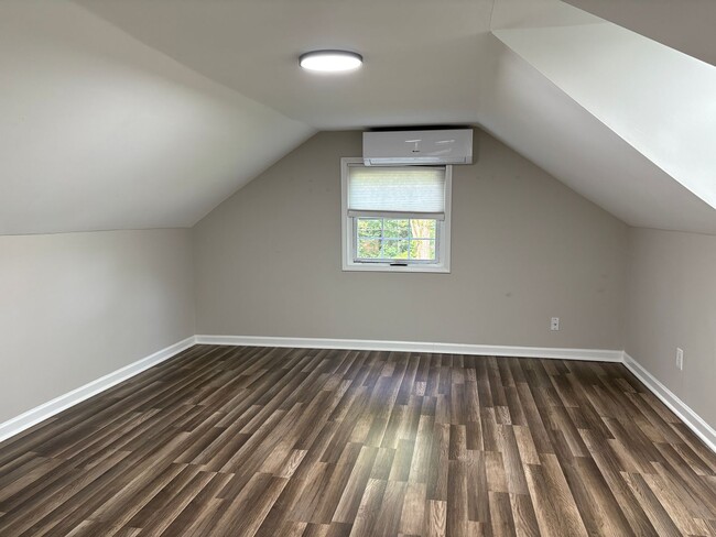 Building Photo - 3 Bedroom, 3 Bathroom House in Winston-Salem!