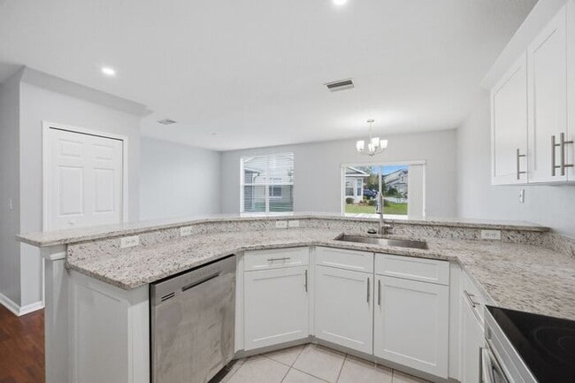 Building Photo - Villages of Bloomingdale