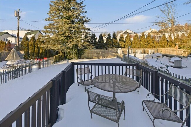 Building Photo - 8 Carey St