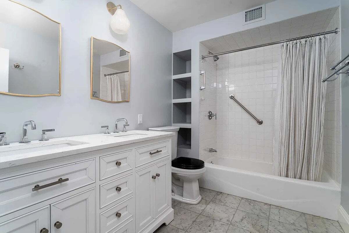 Building Photo - 555 Hudson St