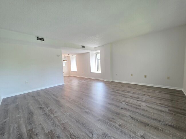 Building Photo - 231 Canal Park Dr