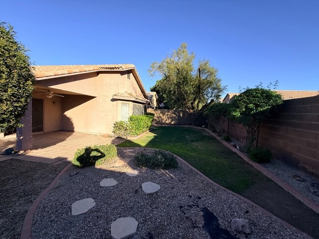 Building Photo - 6061 E Rochelle St