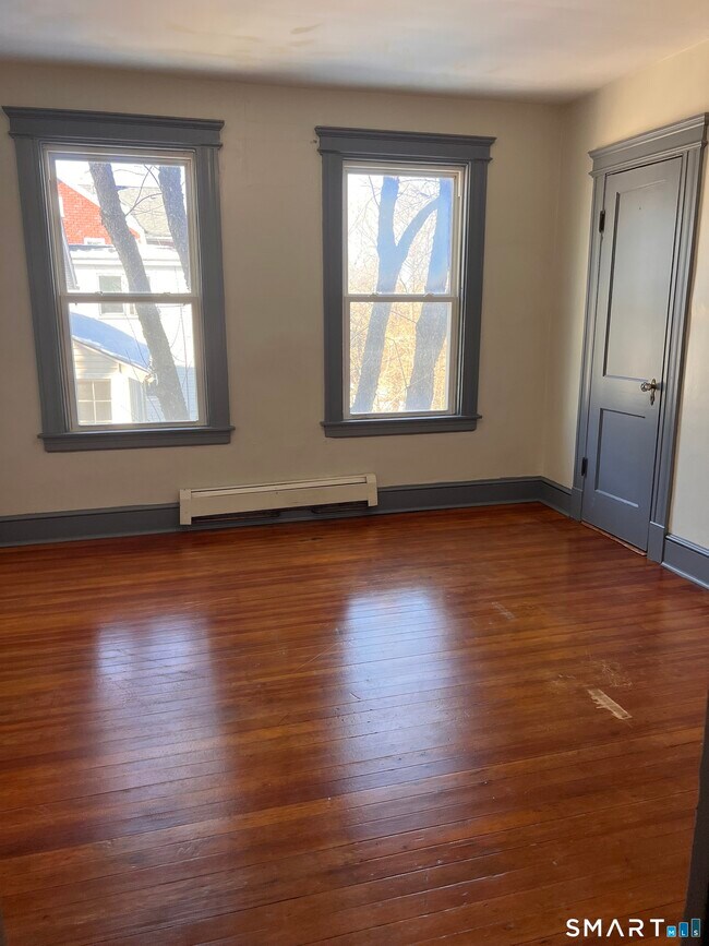 Building Photo - 337 Wilson St