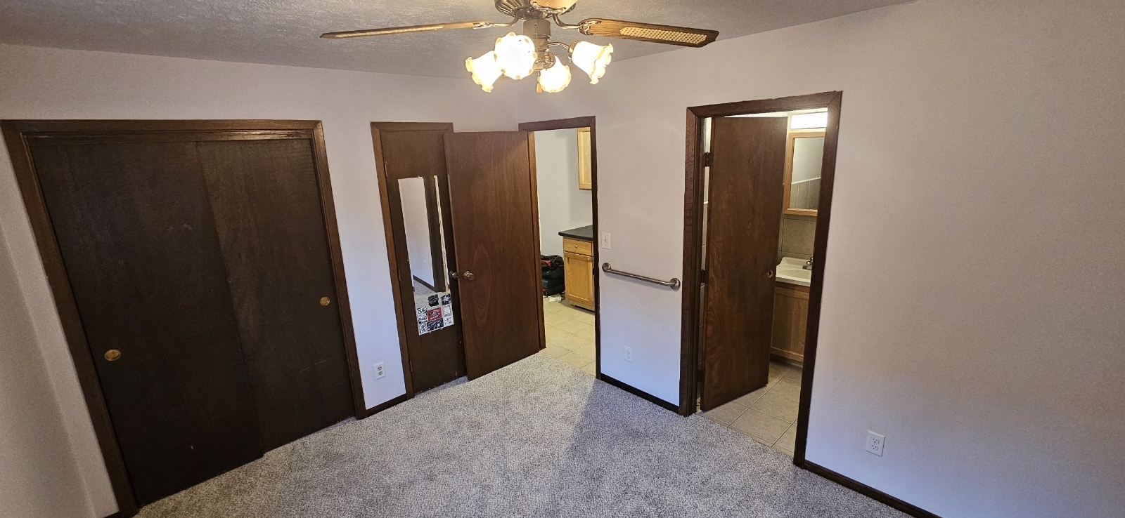 Building Photo - 2857 City View Dr