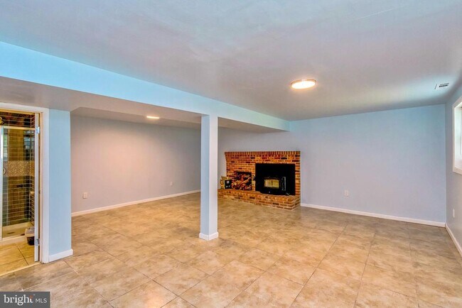 Building Photo - 311 Oakridge Dr